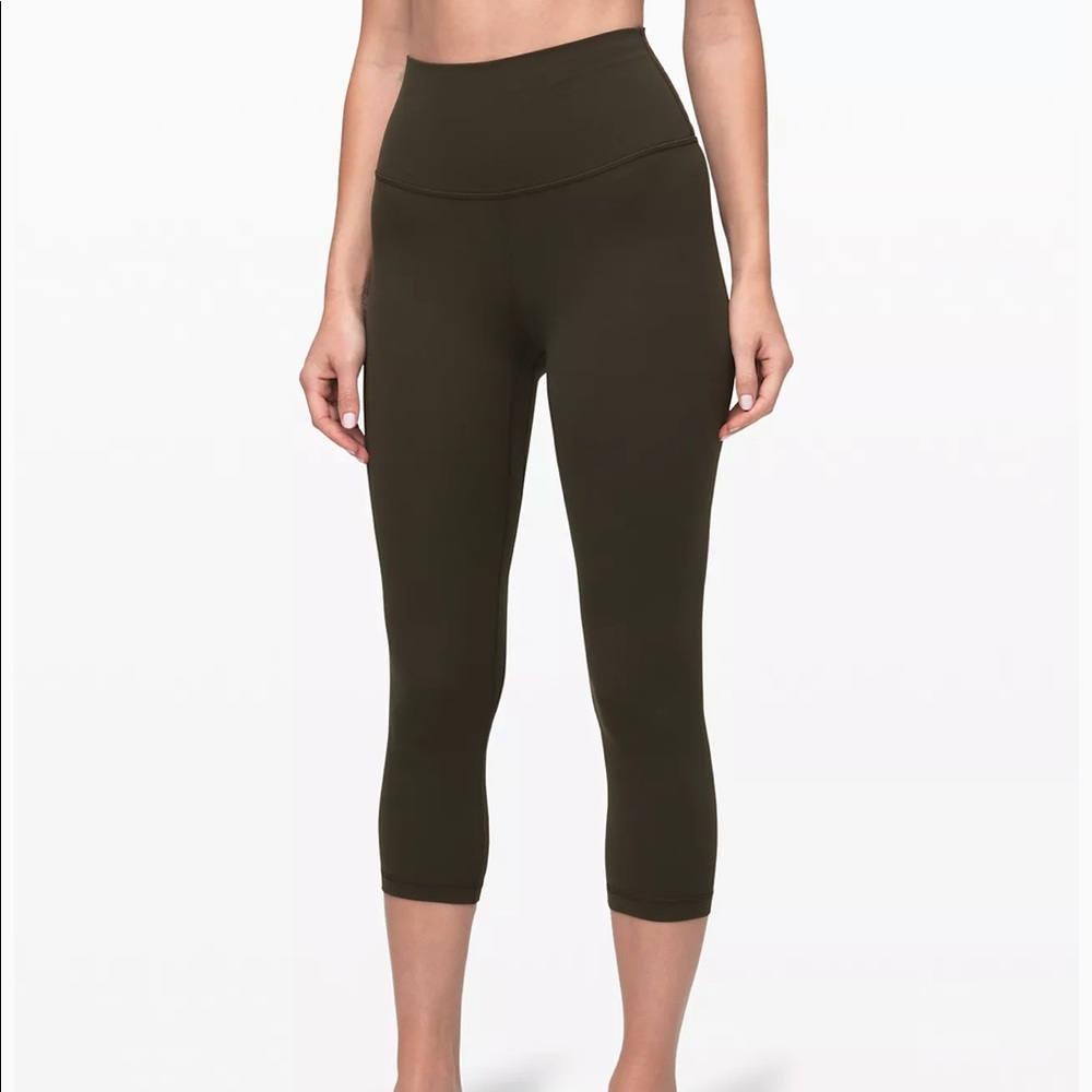 LULULEMON Wunder Under in Luxtreme 21” inseam LIKE NEW!